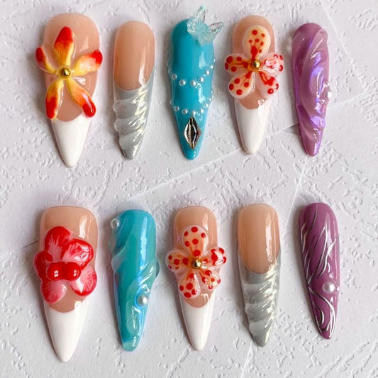 Uñas postizas con diseño floral de ensueño