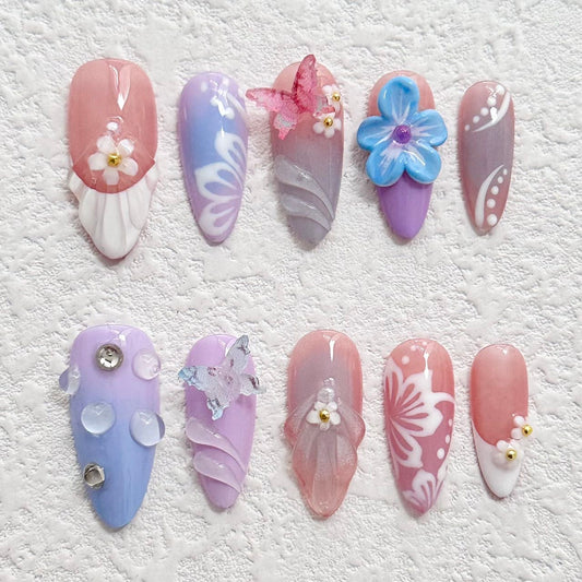 Uñas postizas con diseño de mariposas