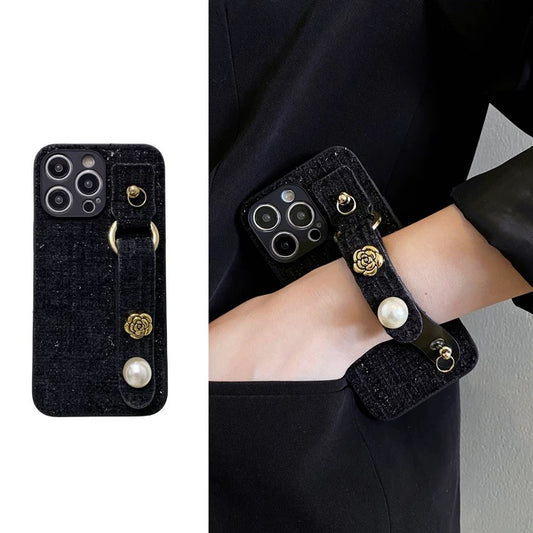 Jolie coque de téléphone avec bracelet en forme de camélia et perles