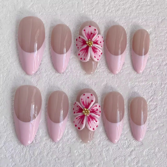 Uñas francesas con punta de flor rosa elegantes y prensadas