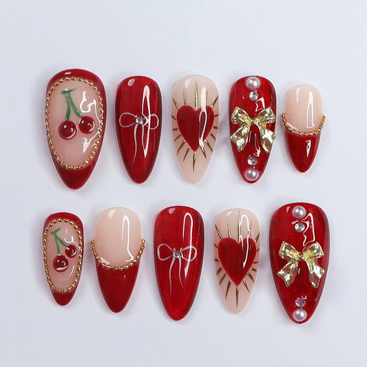 Uñas postizas con diseño de corazón de cereza