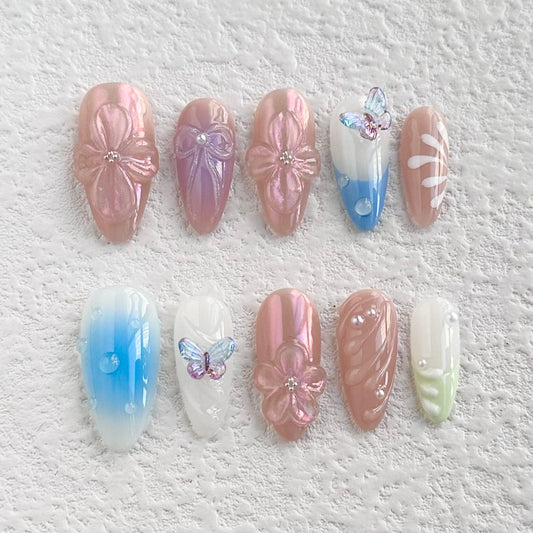 Uñas postizas con flores de mariposas caprichosas