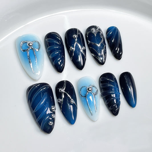 Ongles à coller bleu foncé