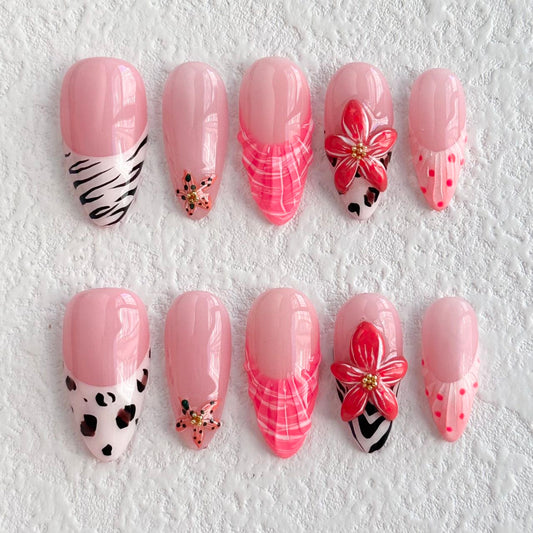 Ongles à coller avec motif floral léopard