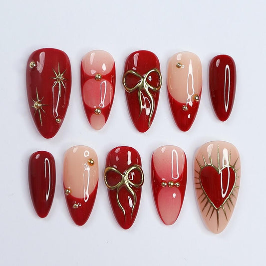 Ongles à coller en forme de cœur