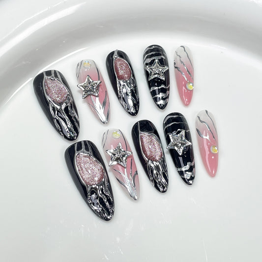 Uñas postizas en color negro y rosa con diseño de galaxia