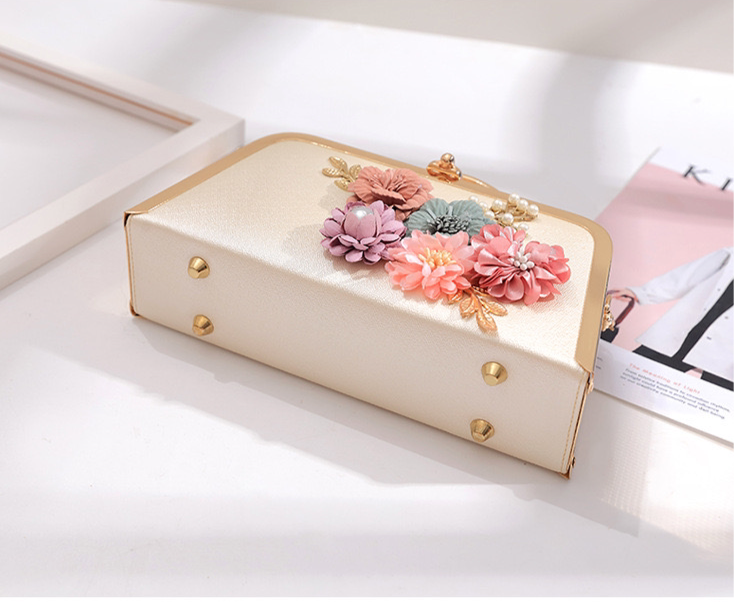 Luxurious Floral Handheld Clutch - Elegant Women’s Evening Bag with Gold Accents and Adjustable Shoulder Chain