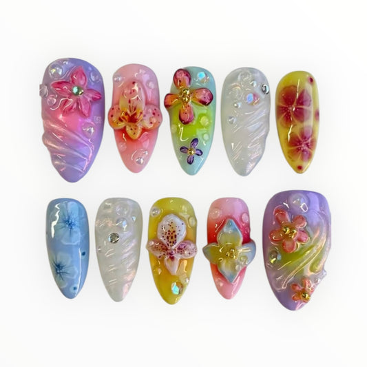 Ongles à coller avec des fleurs tropicales