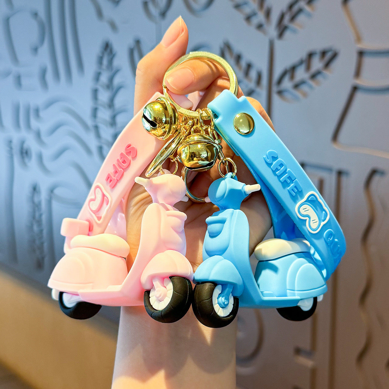 Mini llavero de scooter con correa de silicona para la muñeca: diseño adorable