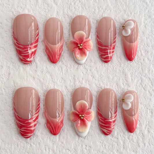 Ongles à coller avec un blush floral