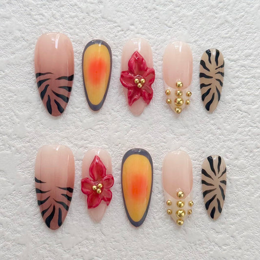 Uñas postizas con diseño floral de safari