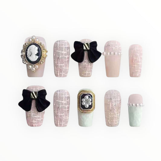 Uñas postizas con diseño vintage Bowtiful