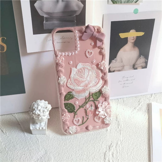 Étui de téléphone brodé à la main avec motif de roses vintage