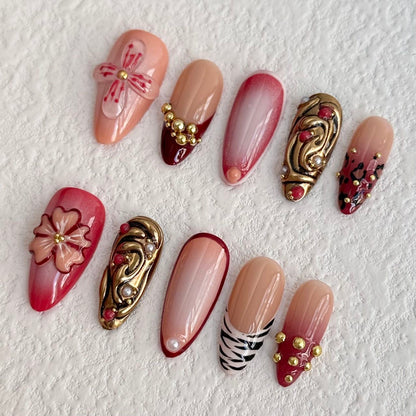 Ongles à coller luxueux à motifs floraux