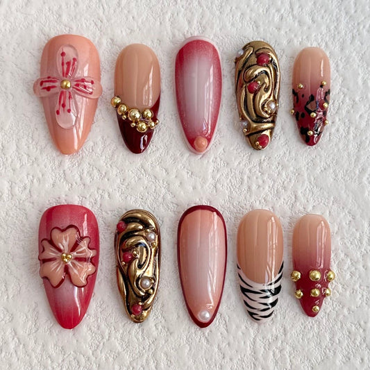 Ongles à coller luxueux à motifs floraux