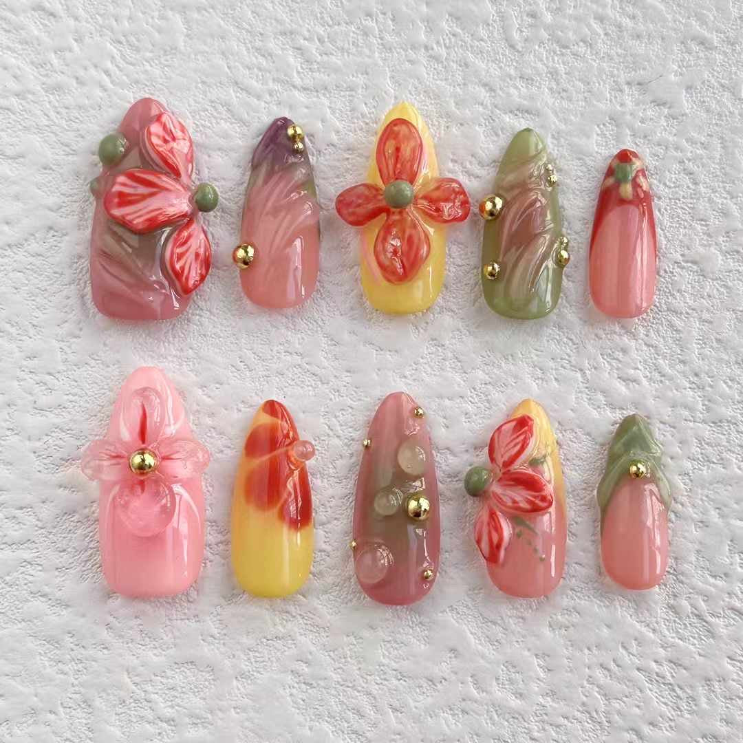 Uñas postizas con diseño de jardín floral vibrante