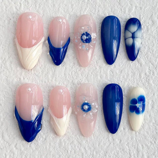 Uñas postizas con diseño floral de mar en color azul helado